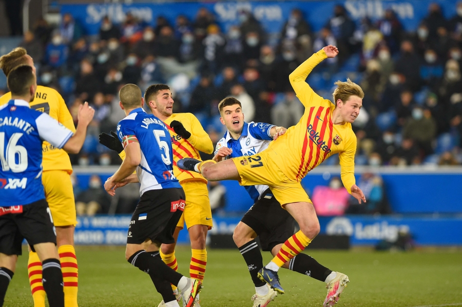 „Barca“ išvargo pergalę prieš „Alaves“