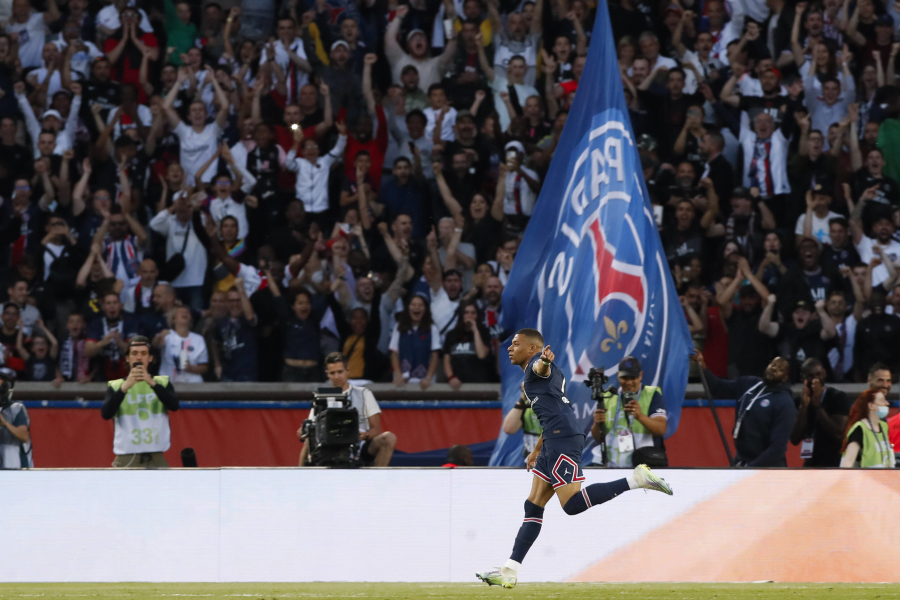 Naują kontraktą K. Mbappe pažymėjo „hat-tricku“
