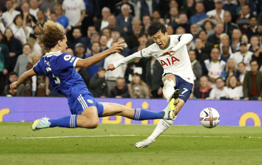 Po keitimo aikštėje pasirodęs H-M. Sonas pelnė „hat-tricką“, o „Tottenham“ pervažiavo „Leicester“