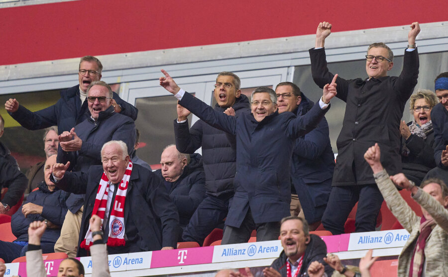 Miuncheno „Bayern“ pasveikino Lėverkuzeno „Bayer“ su iškovotu Bundeslygos titulu