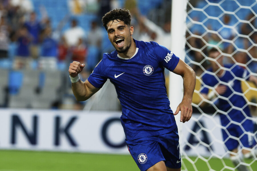 Beprotiškai ilgai užsitęsusiame mače „Chelsea“ įveikė „Benfica“