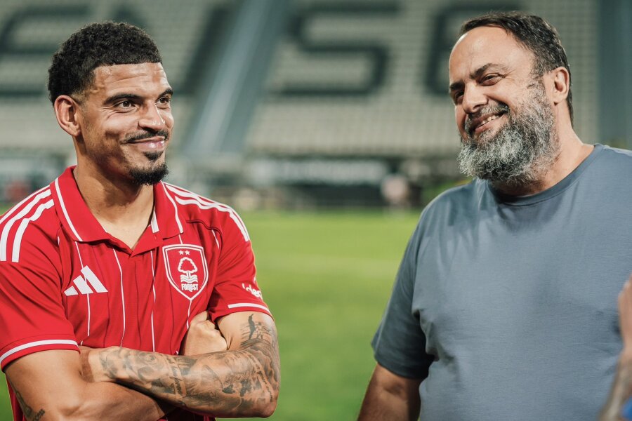 E. Marinakio neliečiamumas – arba kodėl Graikijos „verslininkas“ legendinį „Nottingham Forest“ klubą naudoja savo PR kompanijai?