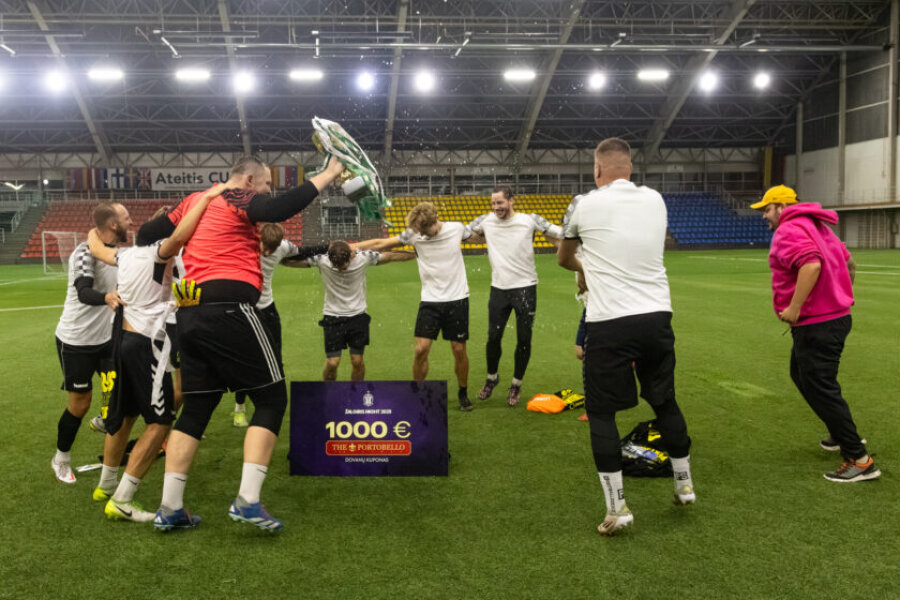 Į futbolo kovas naktį Vilniuje ketvirtą kartą subūrė „Žalgirio“ turnyras