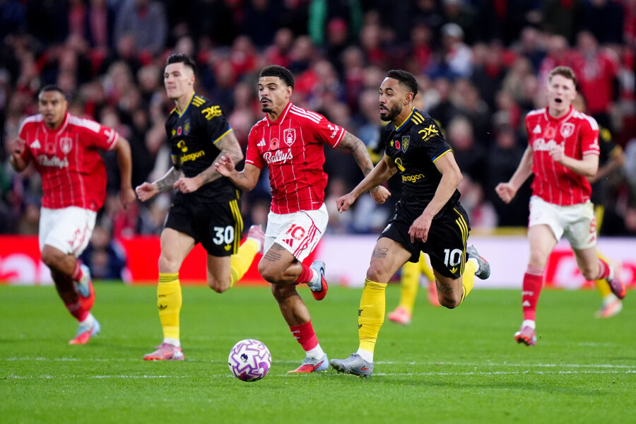 „Nottingham“ nutraukė „Man Utd“ pergalių seriją, „Arsenal“ tęsia užtikrintą žygį