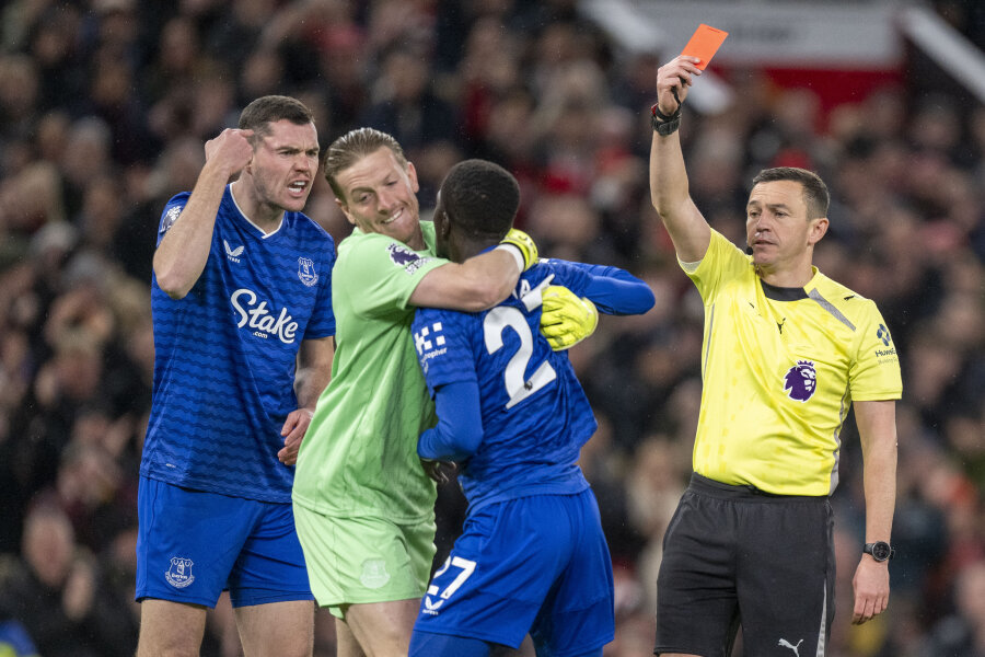 I. Gueye raudona kortelė: aukščiausiame lygyje praktiškai nematytas precedentas, galėjęs pasibaigti dar blogiau