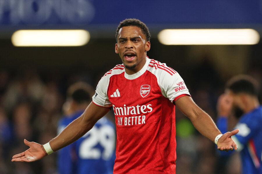 „Arsenal“ neįveikė mažumoje likusių „Chelsea“ futbolininkų