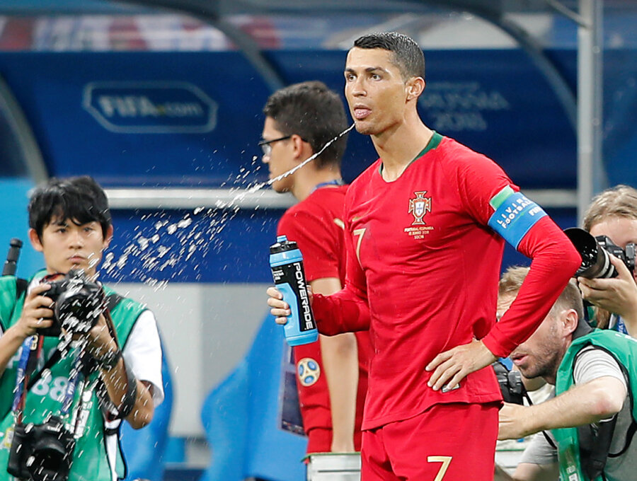 Paaiškinta, kodėl rungtynių metu C. Ronaldo nenuryja vandens