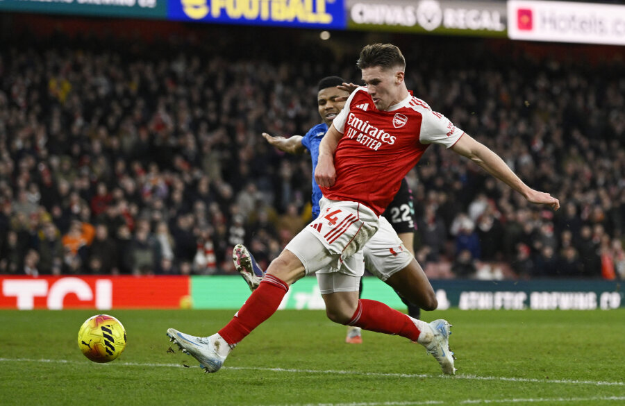 „Arsenal“ susitvarkė su „Sunderland“, „Aston Villa“ vėl prarado taškus