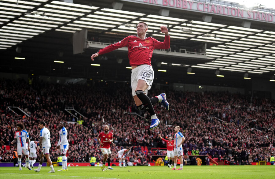 „Man Utd“ kyla į trečiąją „Premier“ lygos vietą