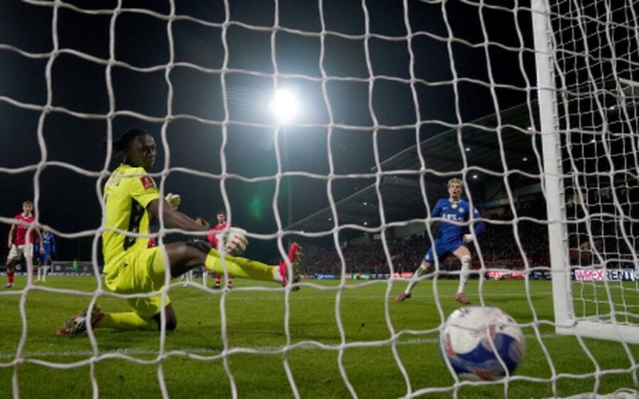 Holivudinė drama Velse: „Chelsea“ tik po pratęsimo palaužė žvaigždžių valdomą „Wrexham“ klubą