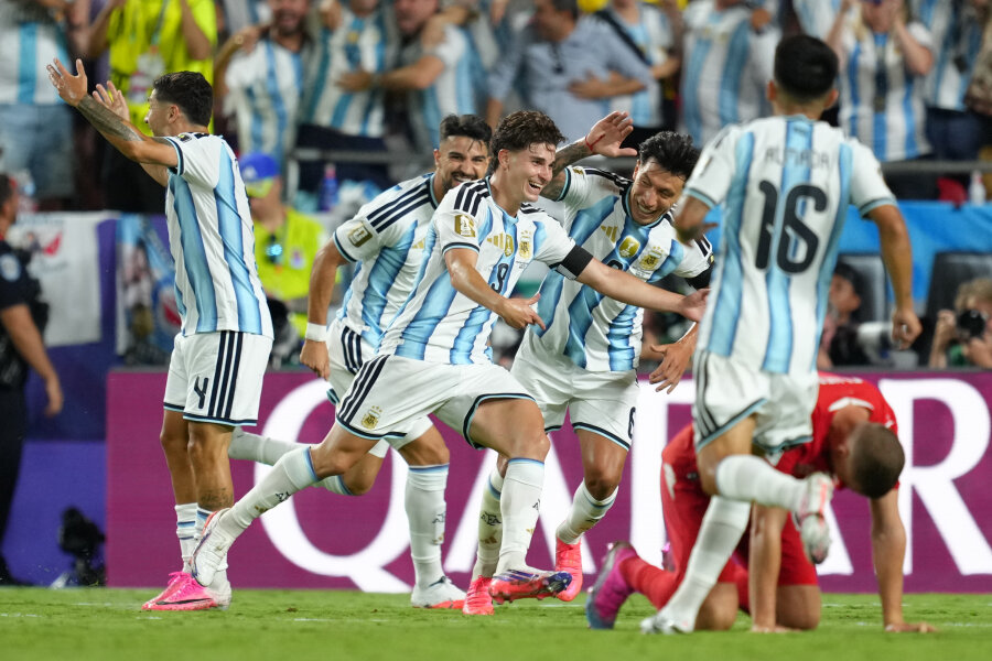 Čempionišką charakterį parodžiusi ir fantastiško J. Alvarezo įvarčio pakylėta Argentina – pusfinalyje