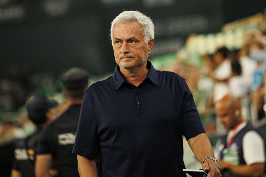 Prastos „Real“ serijos prieš „Betis“ nenutraukęs J. Mourinho bedė pirštu į teisėją