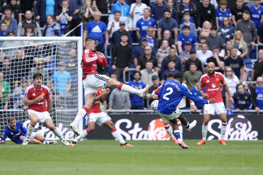 Nuostabus A. Maitlando-Nileso smūgis išplėšė „Everton“ tašką prieš „Man Utd“