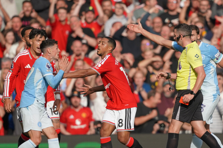 Dideliu konfliktu pažymėtame derbyje – „Man City“ pergalė mažumoje