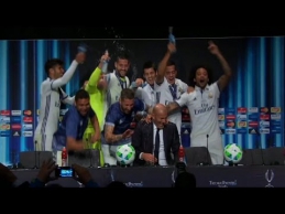 "Real" žaidėjai įsiveržė į Z. Zidane'o konferenciją